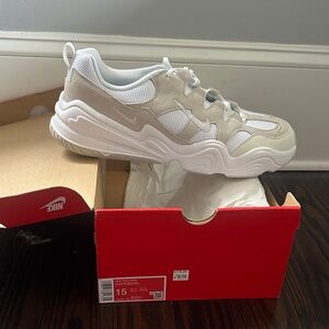 Nike Tech Hera White and Cream